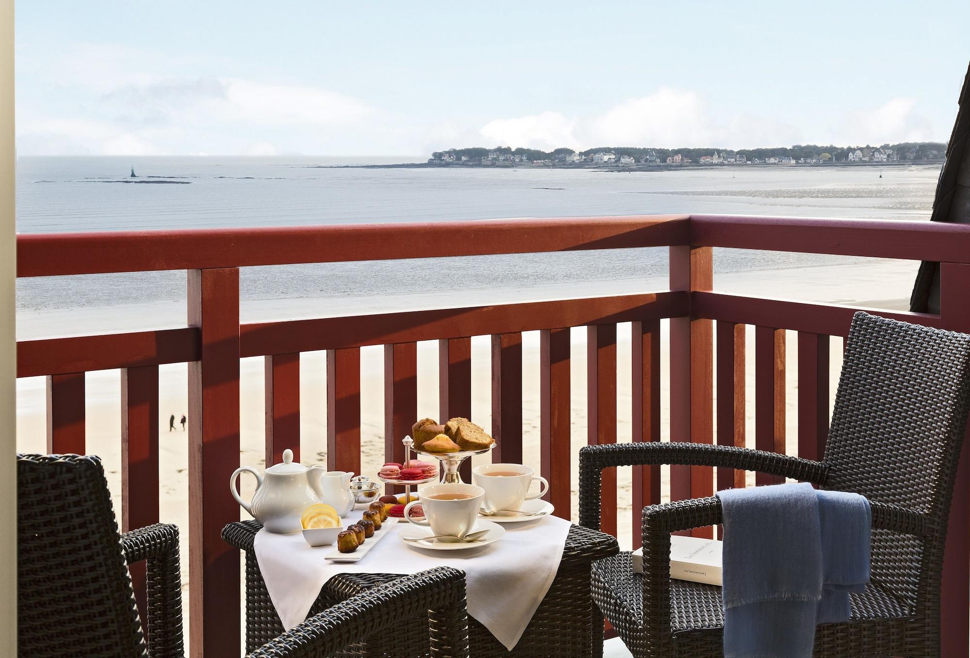 Hotel Barriere L'Hermitage La Baule-Escoublac Exterior photo